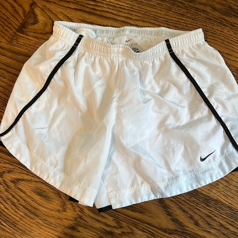 girls large nike tempo shorts - white